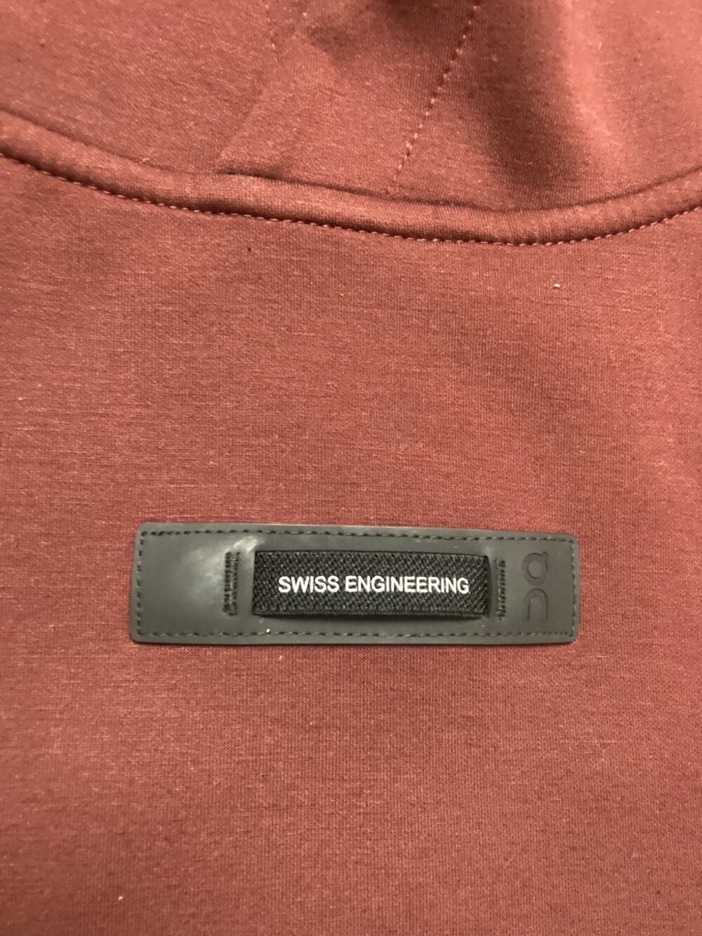 On Running Hoodie Mens Large Maroon Swiss Engineering Pullover - Picture 3 of 6